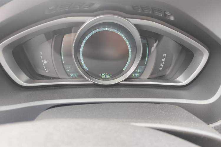 Used Volvo V40 2014 2.0T Zhiya Edition Odometer Close Up