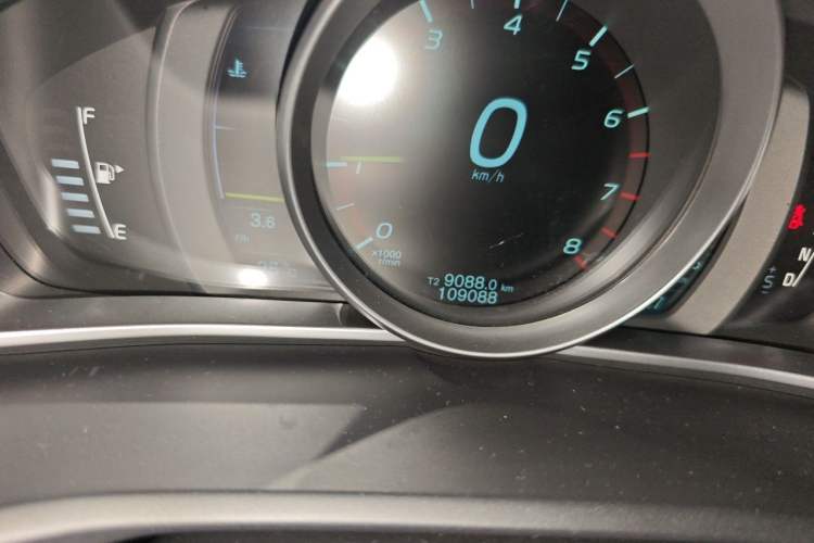 Used Volvo V40 2014 2.0T Zhiya Edition Odometer Close Up