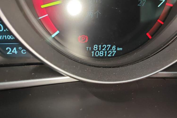 Used Volvo V40 2014 2.0T Zhiya Edition Odometer Close Up