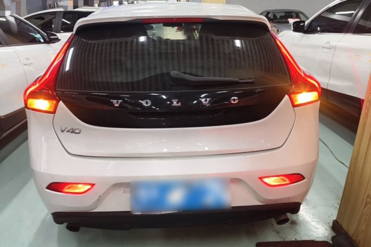 Used Volvo V40 2014 2.0T Zhiya Edition Rear