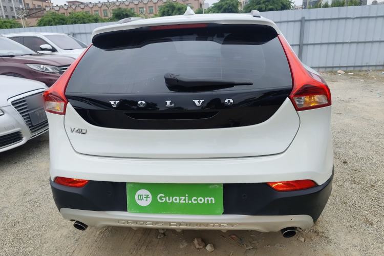Used Volvo V40 2014 Cross Country 2.0T Zhiyi Edition Rear