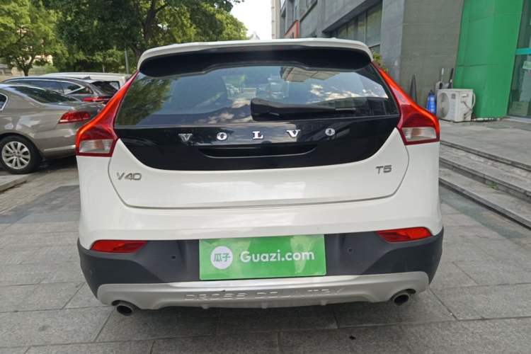 Used Volvo V40 2014 Cross Country 2.0T Zhiyi Edition Rear