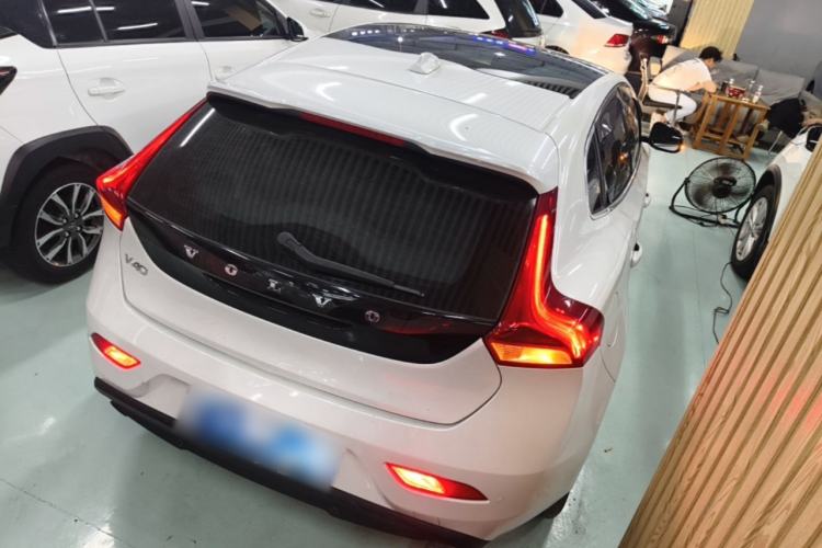 Used Volvo V40 2014 2.0T Zhiya Edition Rear Right 45 Deg
