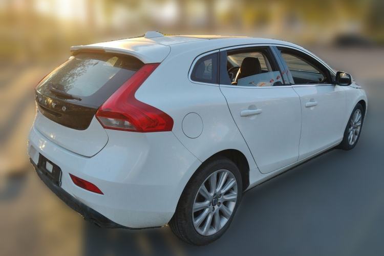 Used Volvo V40  Rear Right 45 Deg