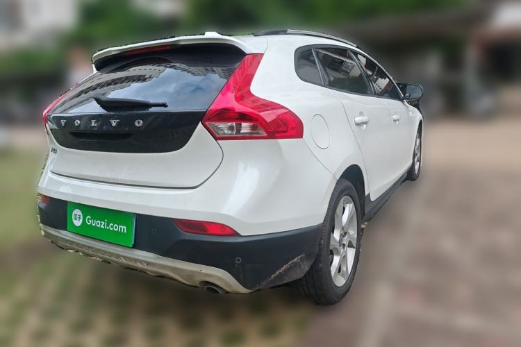 Used Volvo V40 2014 Cross Country 2.0T Zhiyi Edition Rear Right 45 Deg