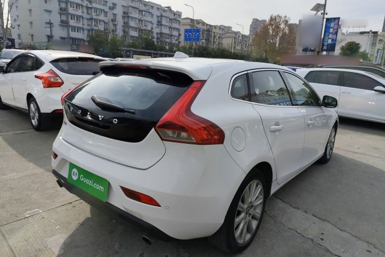 Used Volvo V40 2014 2.0T Zhiya Edition Rear Right 45 Deg