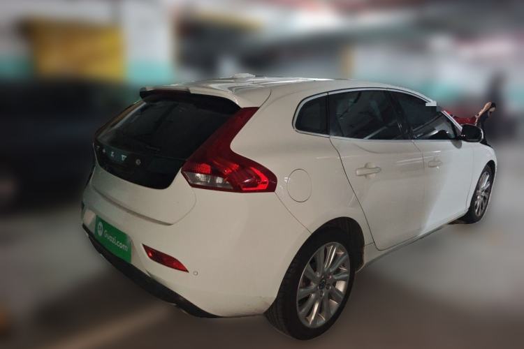 Used Volvo V40 2014 2.0T Zhiya Edition Rear Right 45 Deg