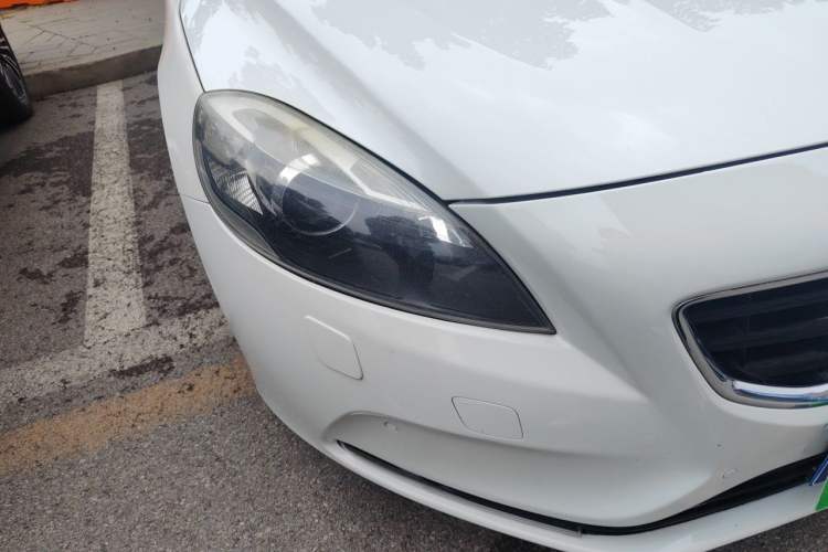 Used Volvo V40 2014 2.0T Zhiya Edition Right Front Headlight