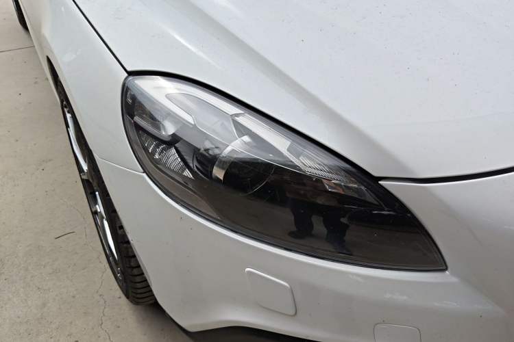 Used Volvo V40 2014 Cross Country T5 AWD Prestige Edition Right Front Headlight