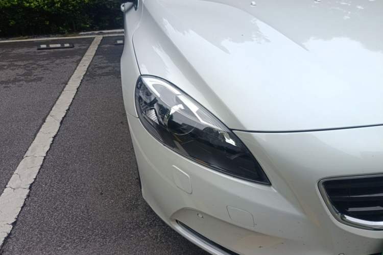 Used Volvo V40 2014 2.0T Zhiya Edition Right Front Headlight