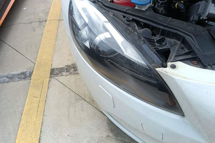 Used Volvo V40 2014 2.0T Zhiya Edition Right Front Headlight