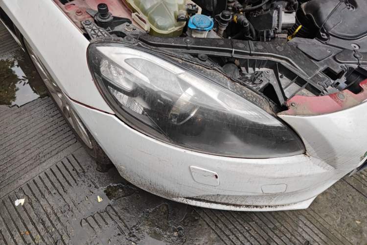 Used Volvo V40 2014 2.0T Zhiya Edition Right Front Headlight