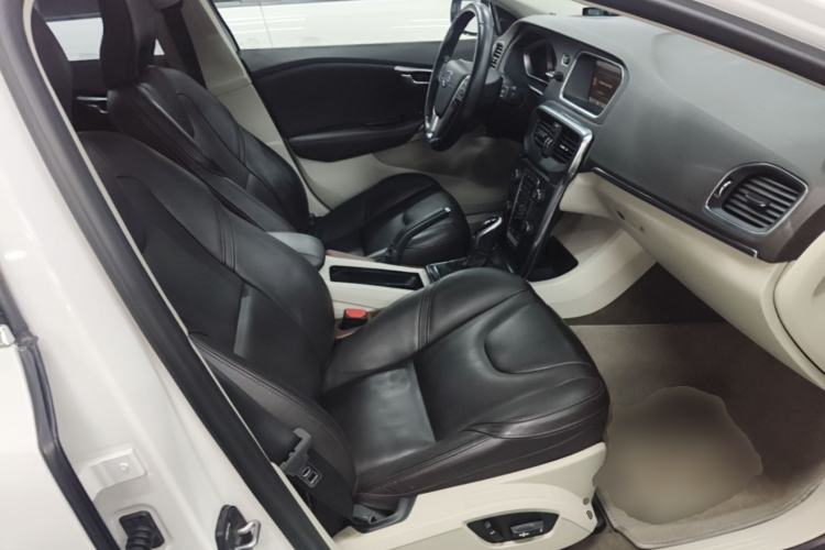 Used Volvo V40 2014 2.0T Zhiya Edition Right Front Seat