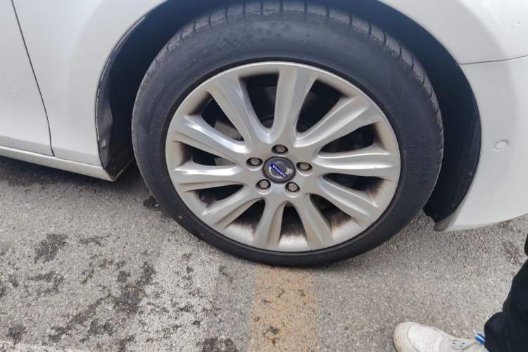 Used Volvo V40 2014 2.0T Zhiya Edition Right Front Wheel Hub
