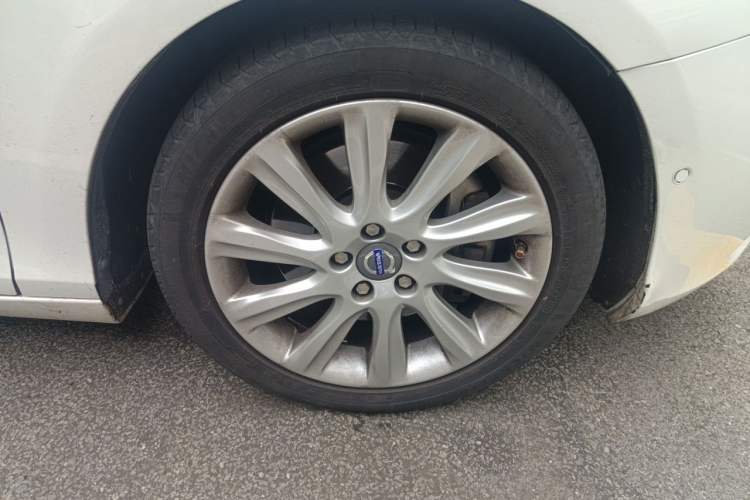 Used Volvo V40 2014 2.0T Zhiya Edition Right Front Wheel Hub