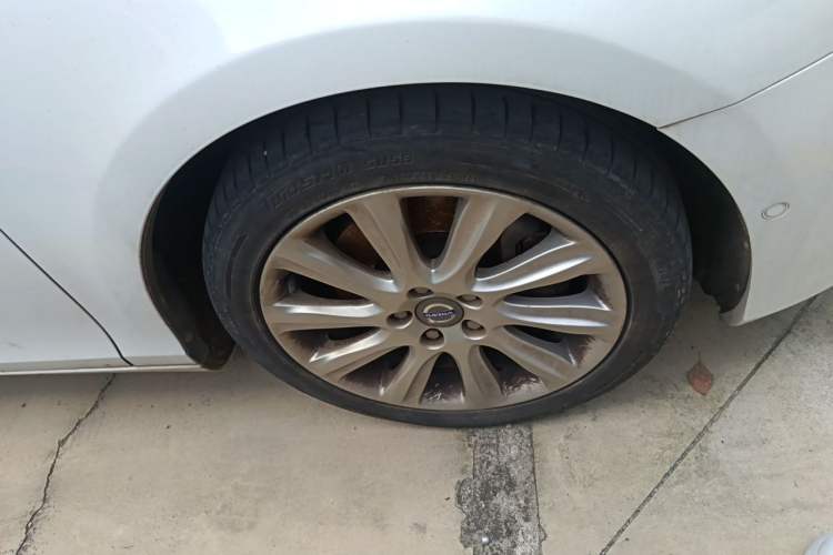 Used Volvo V40 2014 2.0T Zhiya Edition Right Front Wheel Hub
