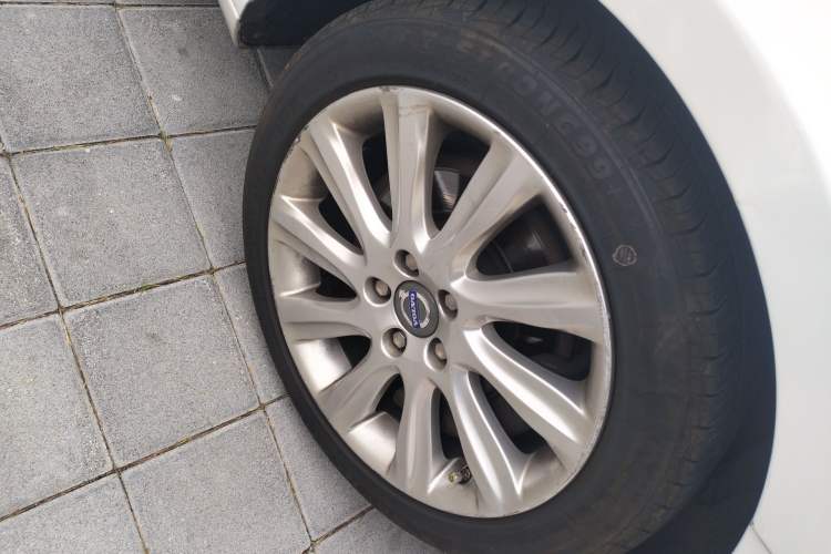 Used Volvo V40 2014 2.0T Zhiya Edition Right Front Wheel Hub