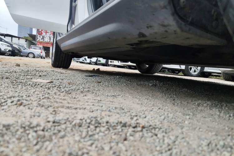 Used Volvo V40 2014 Cross Country 2.0T Zhiyi Edition Right Side Sill