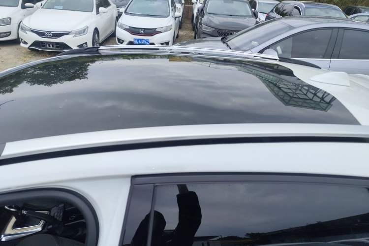 Used Volvo V40 2014 Cross Country 2.0T Zhiyi Edition Roof
