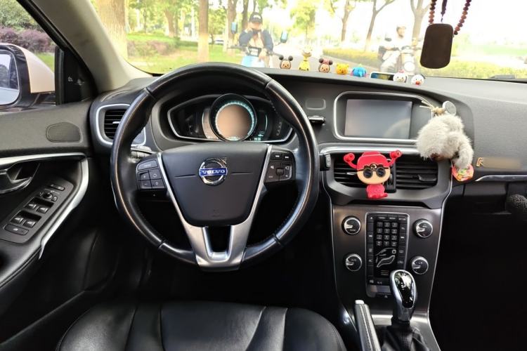 Used Volvo V40 2014 2.0T Zhiya Edition Steering Wheel