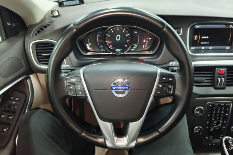 Used Volvo V40 2014 2.0T Zhiya Edition Steering Wheel