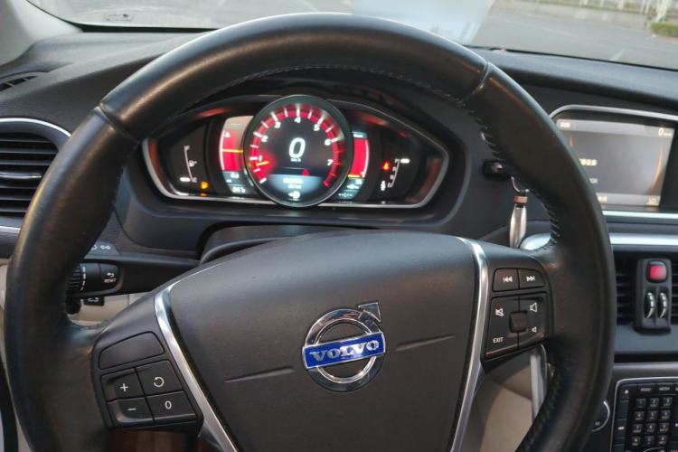 Used Volvo V40  Steering Wheel