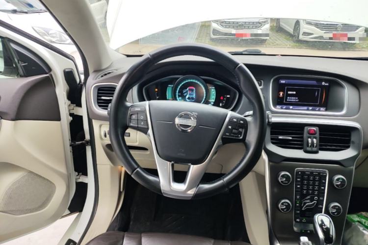 Used Volvo V40 2014 T5 Prestige Edition Steering Wheel