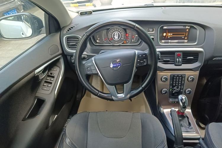 Used Volvo V40 2014 Cross Country 2.0T Zhiyi Edition Steering Wheel