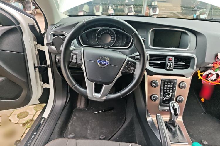 Used Volvo V40 2014 Cross Country 2.0T Zhiyi Edition Steering Wheel