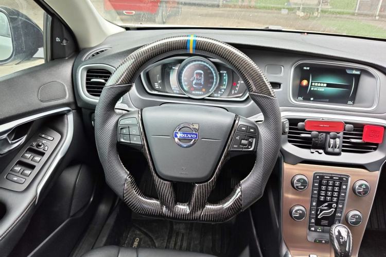 Used Volvo V40 2014 Cross Country T5 AWD Prestige Edition Steering Wheel
