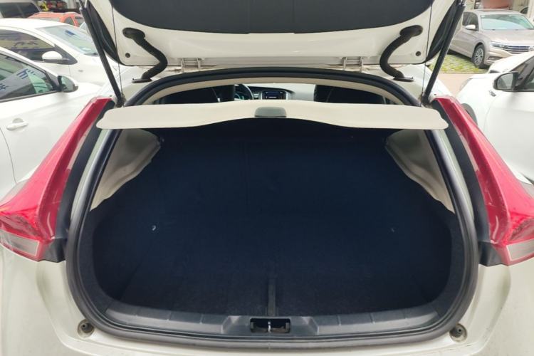 Used Volvo V40 2014 T5 Prestige Edition Trunk