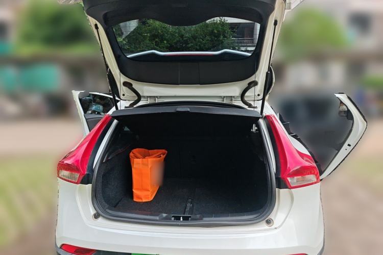 Used Volvo V40 2014 Cross Country 2.0T Zhiyi Edition Trunk