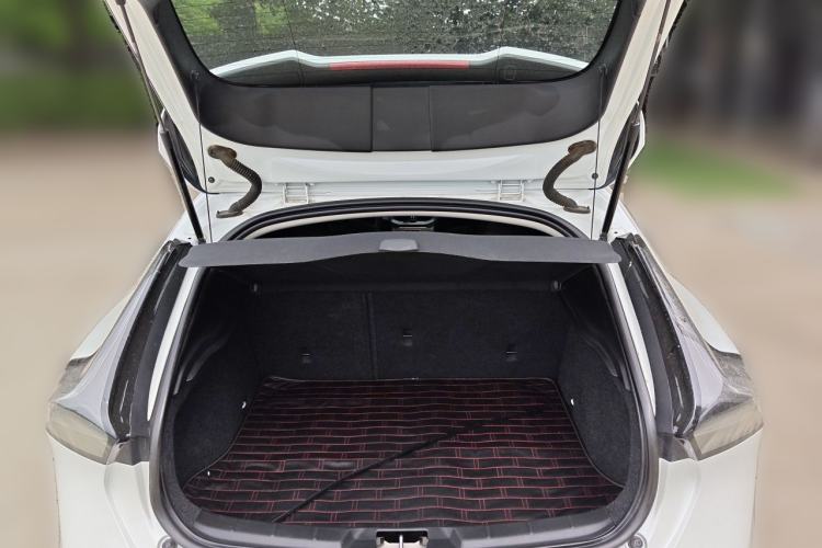 Used Volvo V40 2014 Cross Country T5 AWD Prestige Edition Trunk
