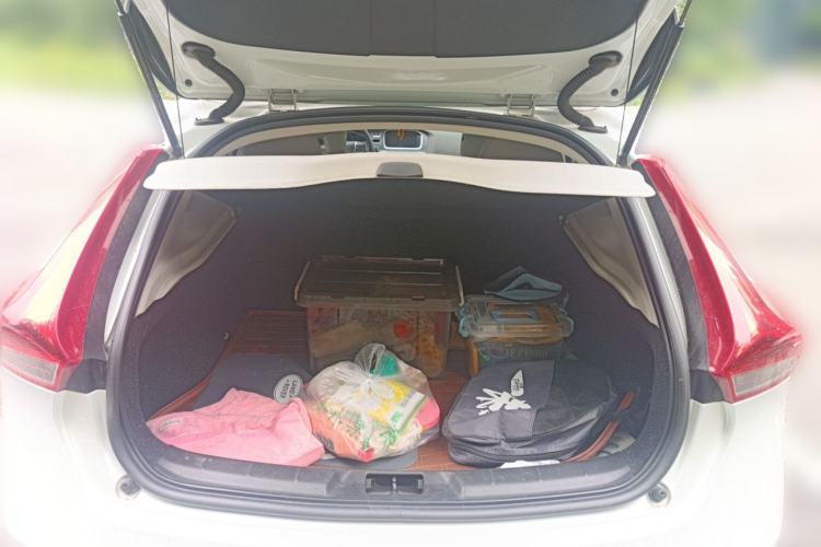 Used Volvo V40 2014 2.0T Zhiya Edition Trunk