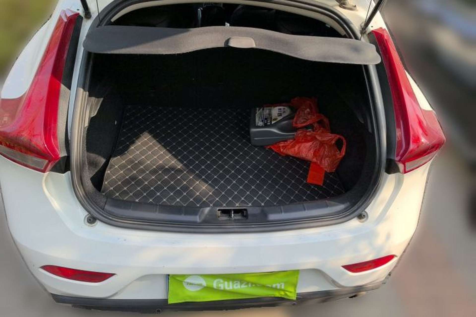 Used Volvo V40 2014 2.0T Zhiya Edition Trunk