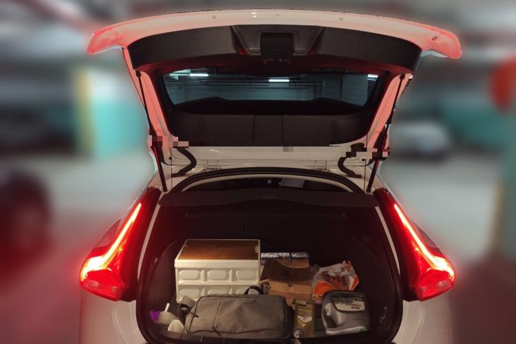 Used Volvo V40 2014 2.0T Zhiya Edition Trunk