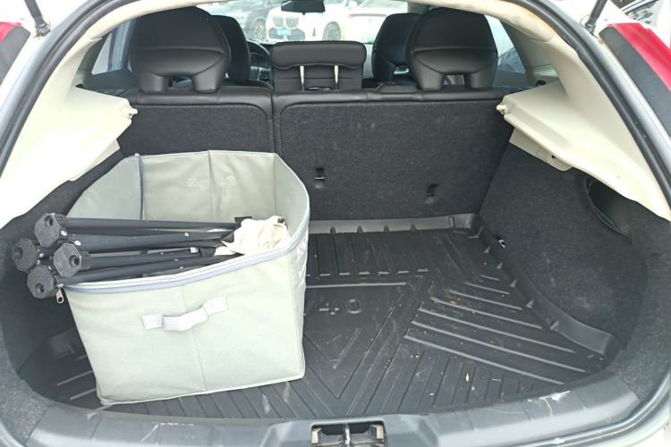 Used Volvo V40 2014 2.0T Zhiya Edition Trunk