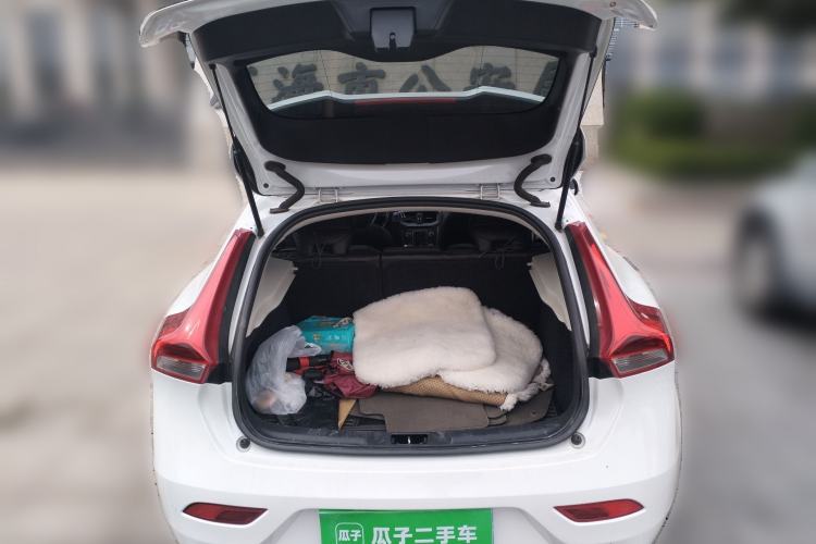 Used Volvo V40 2014 2.0T Zhiya Edition Trunk