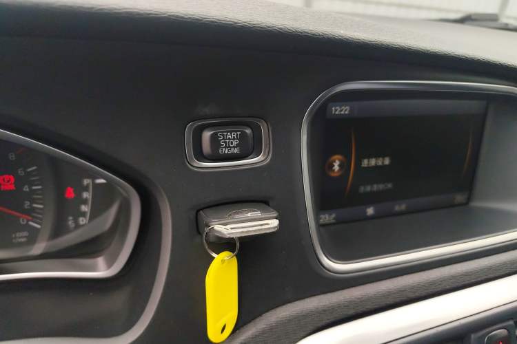 Used Volvo V40 2014 Cross Country 2.0T Zhiyi Edition Vehicle Key