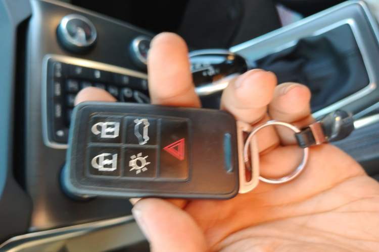 Used Volvo V40  Vehicle Key
