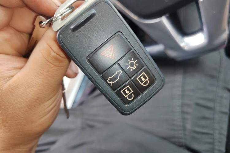 Used Volvo V40 2014 2.0T Zhiya Edition Vehicle Key