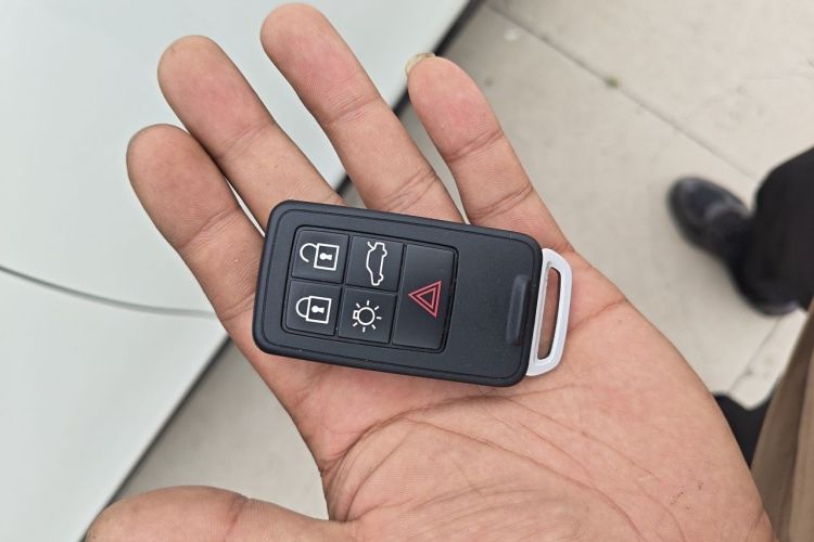 Used Volvo V40 2014 Cross Country T5 AWD Prestige Edition Vehicle Key