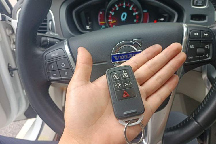 Used Volvo V40 2014 2.0T Zhiya Edition Vehicle Key