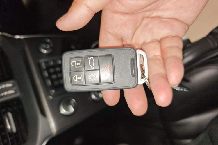 Used Volvo V40 2014 2.0T Zhiya Edition Vehicle Key