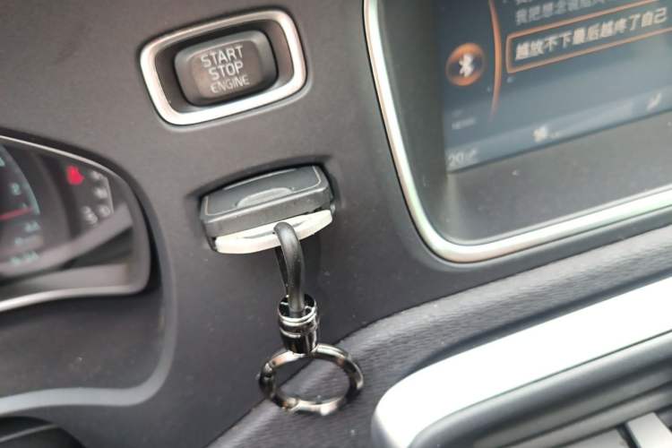 Used Volvo V40 2014 2.0T Zhiya Edition Vehicle Key