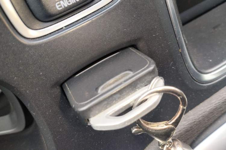 Used Volvo V40 2014 2.0T Zhiya Edition Vehicle Key