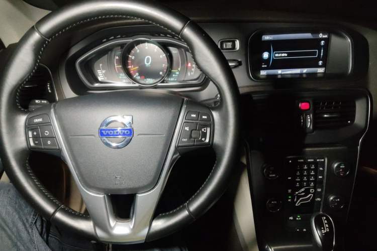 Used Volvo V40 2014 2.0T Zhiya Edition Audio And AC Panel