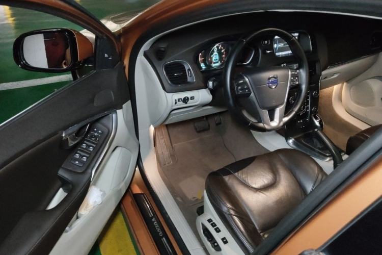 Used Volvo V40 2014 2.0T Zhiya Edition Driver Seat