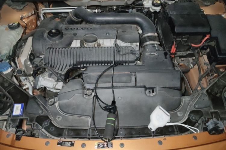Used Volvo V40 2014 2.0T Zhiya Edition Engine Bay