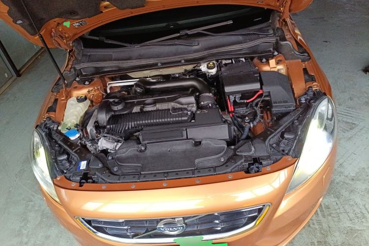 Used Volvo V40 2014 2.0T Zhiya Edition Engine Bay